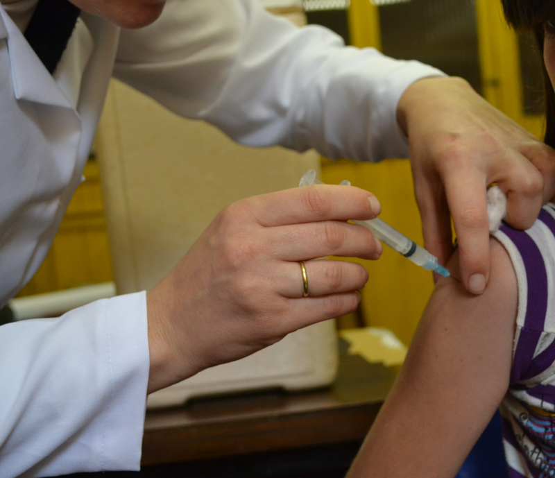 Secretaria de Saúde promove vacinação contra o HPV